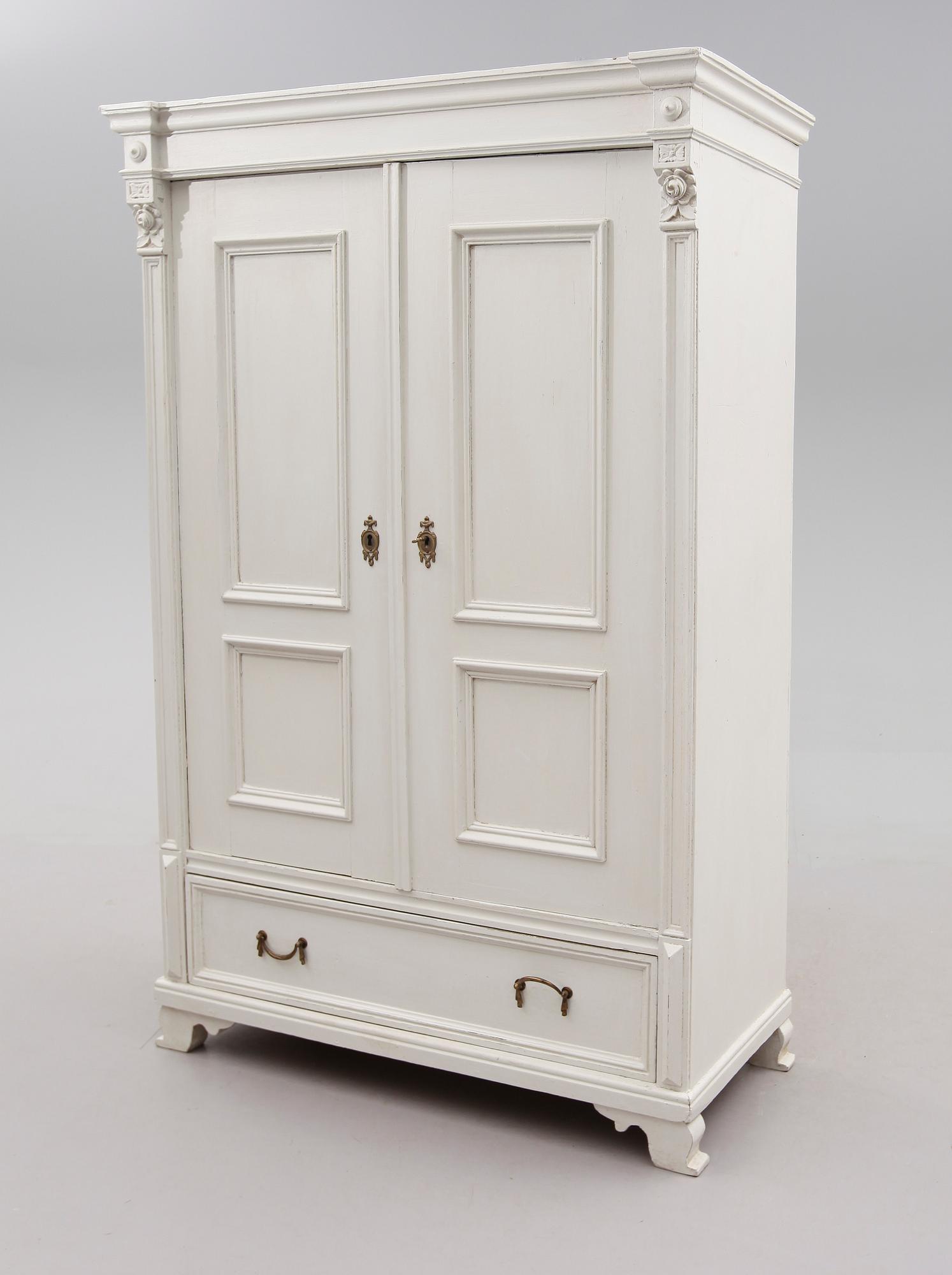 KLÄDSKÅP, 1800-talets andra hälft.