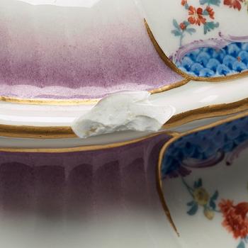 TERRIN med LOCK och FAT, porslin. Meissen, 1700-tal.