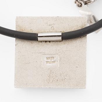 Yves Saint Laurent, armring och hänge, silver.