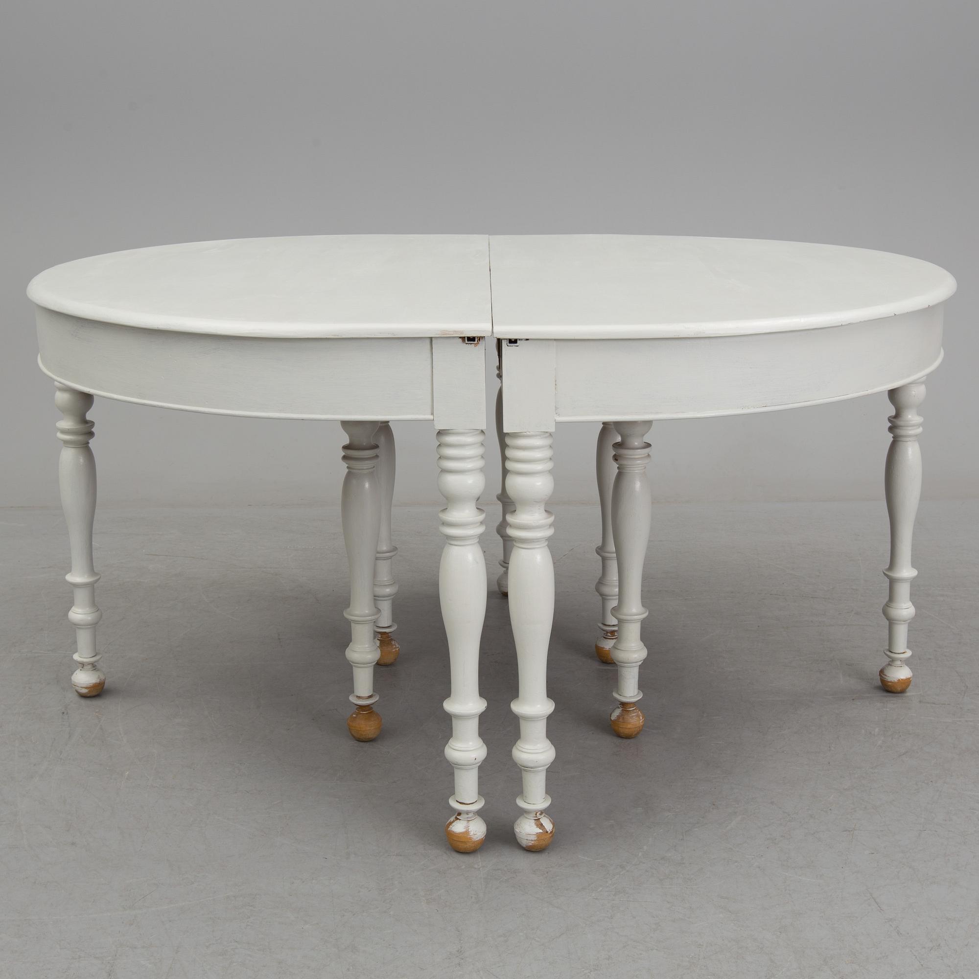 A mid 19th century dining table with six extension leaves.