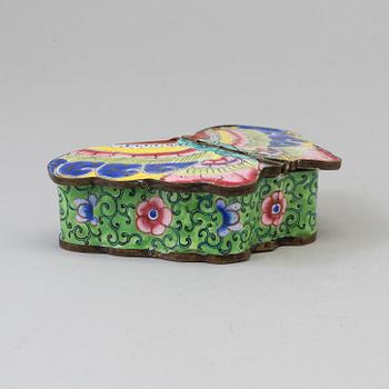 A Chinese enamel on copper butterfly shaped box with cover, Qing dynasty, 19th century.