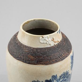 A porcelain vase, China, late Qing dynasty.