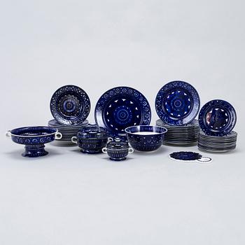 Ulla Procopé, A 42-piece 'Valencia' porcelain tableware set for Arabia.