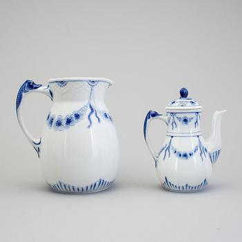 A Danish Bing & Gröndahl porcelain tea service, 15 parts.