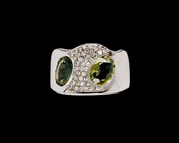 467. RING, tourmaline with brilliant cut diamonds.