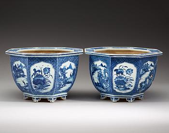 A pair of blue and white flower pots, Qing dynasty, 18th Century.