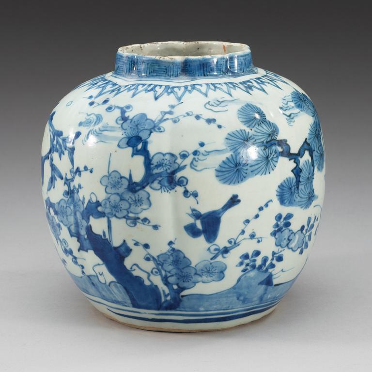 A blue and white jar, Ming dynasty Wanli (1573-1620).