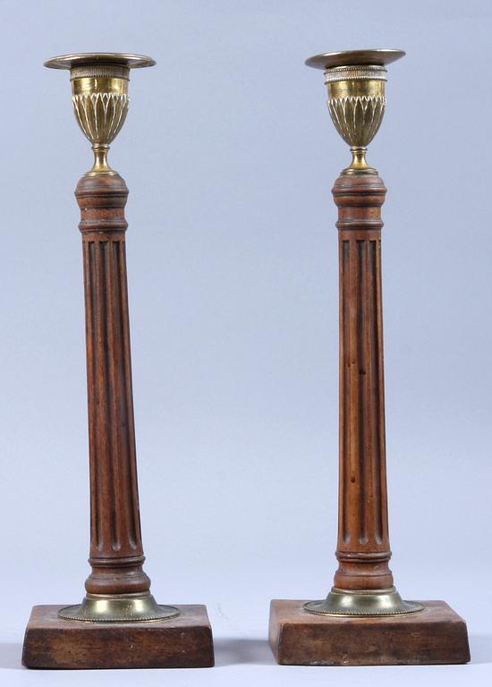 LJUSSTAKAR, ett par, sengustavianska, tidigt 1800-tal.