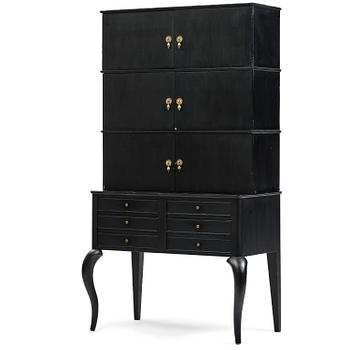 144. Uno Åhrén, a Swedish Grace cabinet, 1920s.