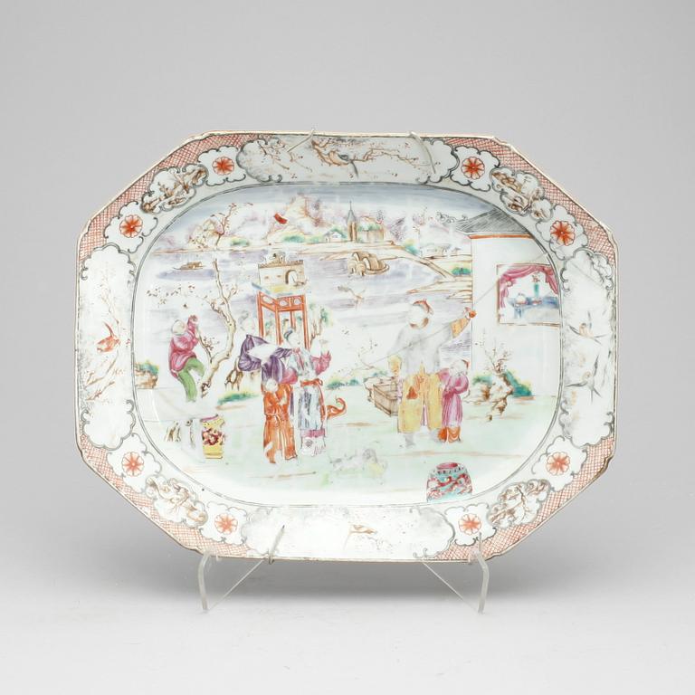 STEKFAT, 2 st, porslin. Qing dynastin, Qianlong (1735-96).