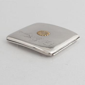 Etui, silver, Japan, 1900-talets första del. Vikt 112 gram.