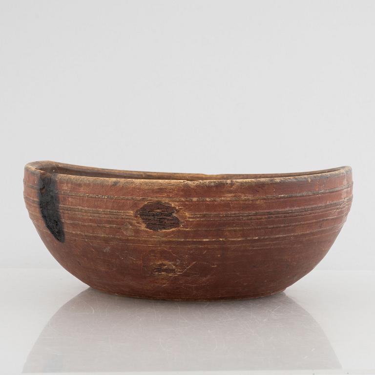 A turned bowl, Sweden, first part 19th century.