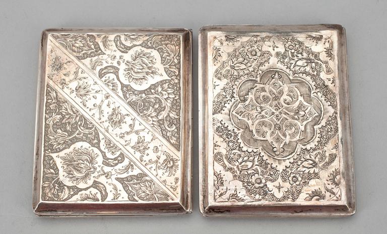 CIGARETTETUI, 2 st, silver, ena med persiska  stämplar. Vikt 205,9 g.