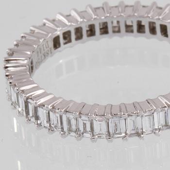 RING, 18k vitguld med baguettslipade diamanter, 1.44 ct. Vikt 3 g.