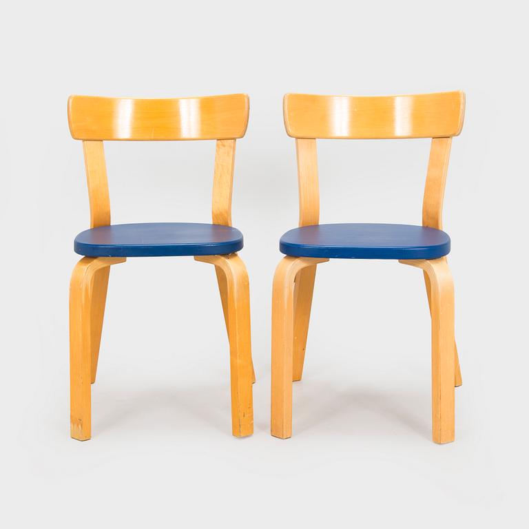 Alvar Aalto, two model 69 chairs, O.Y. Huonekalu- ja Rakennustyötehdas A.B, 1957.