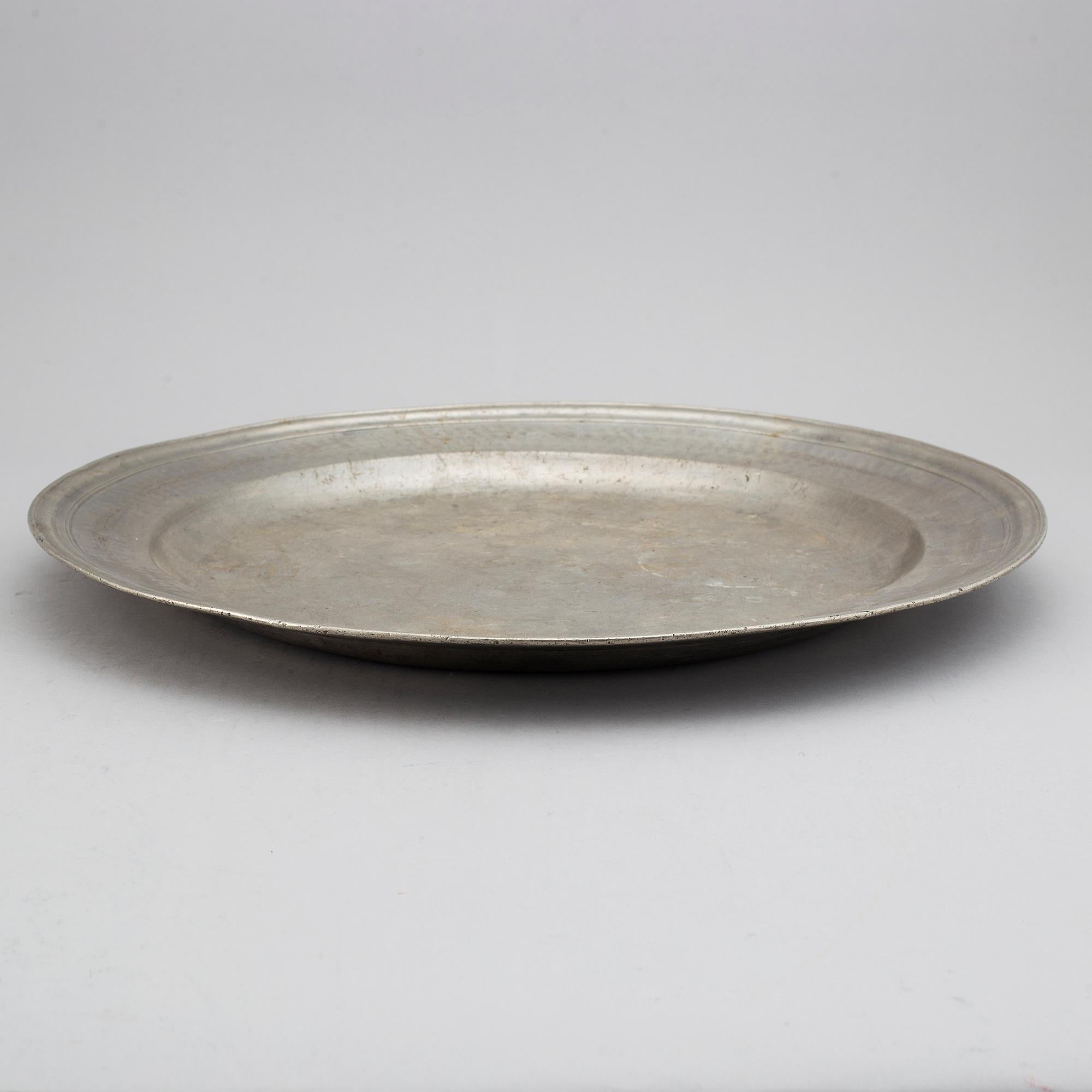 FAT, tenn, av Johan Lang, Stockholm, stämplat 1717.