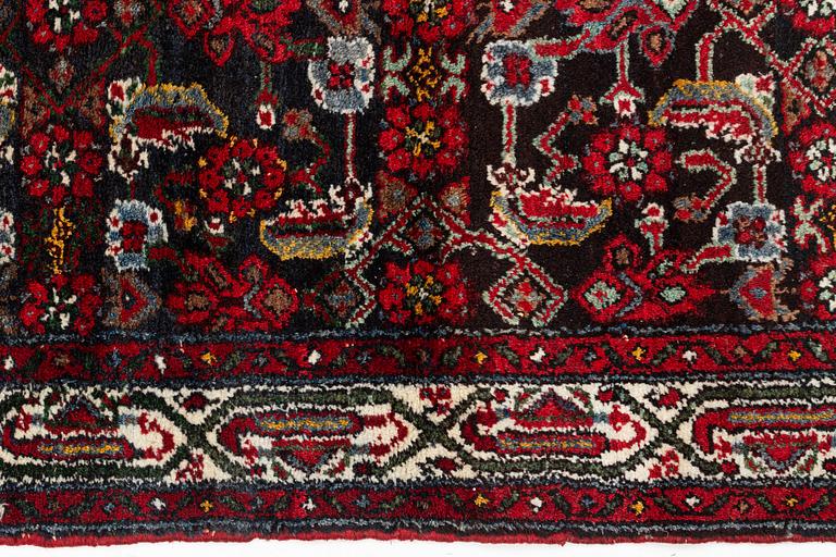 Gallery carpet, Old Hamadan, ca 100 x 286 cm.