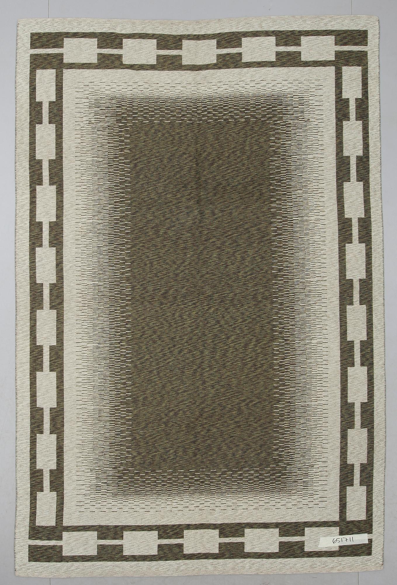 MATTA, dubbelvävd. Ca 290 x 190 cm.