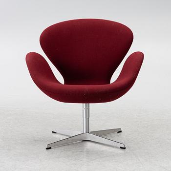 Arne Jacobsen, armchair, "The Swan", Fritz Hansen, 2018.