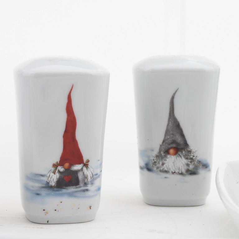 Åsa Götander och Anna Rooslien, julservis, porslin, 28 delar, "Åsas Tomtejul", Fyrklövern.