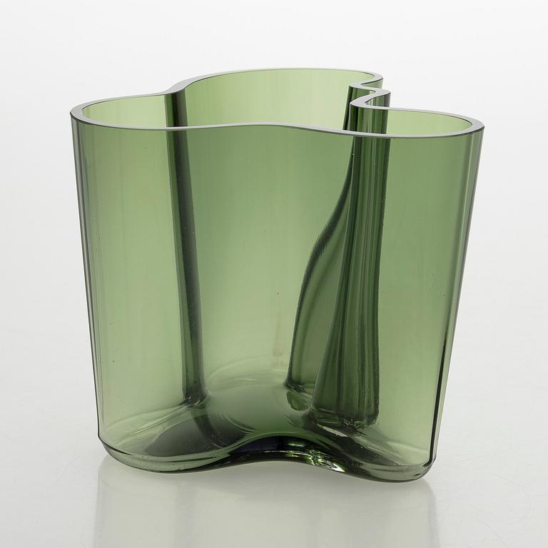 Alvar Aalto, a glass vase, signed  Alvar Aalto 5409/7000 1988.