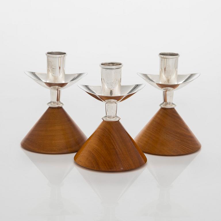Anna-Greta Eker, ljusstakar, 3 st, silver och mahogny, Auran Kultaseppä, Åbo 1961-64.