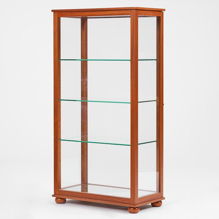 Josef Frank, a display cabinet model 649, Firma Svenskt Tenn, 2016.