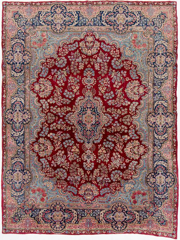 Carpet, Kirman, 365 x 270 cm.
