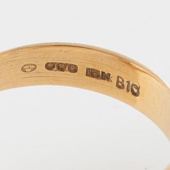 Ring 18K guld med vit syntetisk spinell.