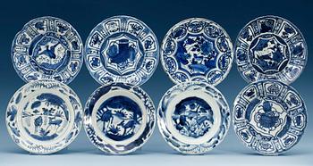 1470. A set of eight blue and white dinner plates, Ming dynasty, Wanli (1573-1614). (8).