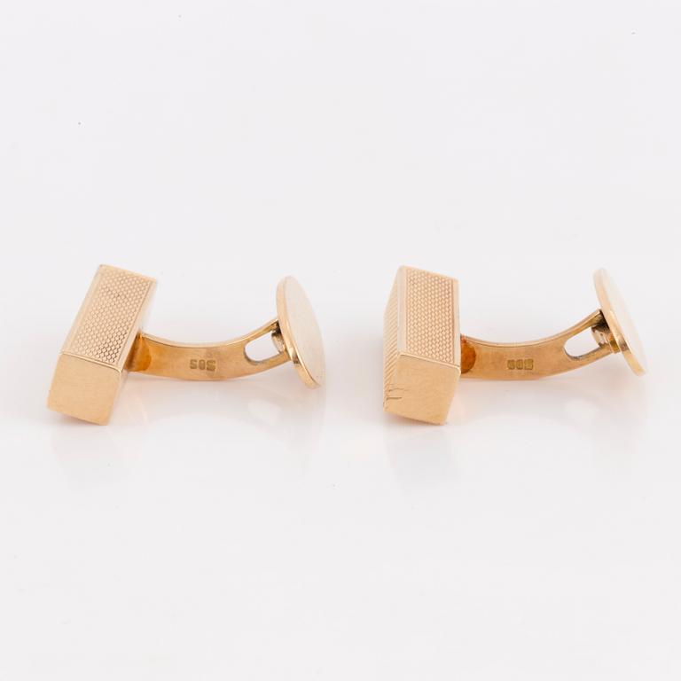 A PAIR OF CUFFLINKS.