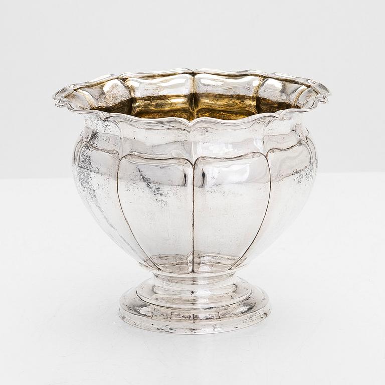 An early 20th-century silver confectionery bowl, maker's mark of Isak Ossian Hopea, Porvoo Finland 1912.
