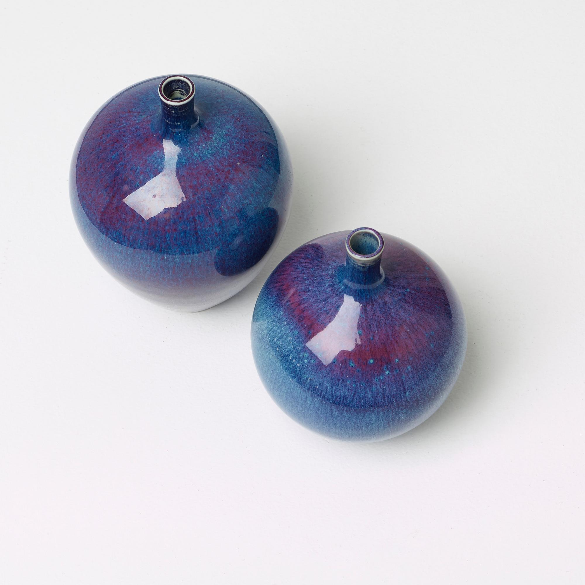 VASER, 2 st, stengods, Berndt Friberg, Gustavsberg Studio 1975 och 1977.