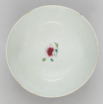 A famille rose bowl, Qing dynasty. Qianlong (1736-95).