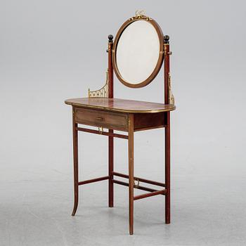 An early 20th century dressing table.