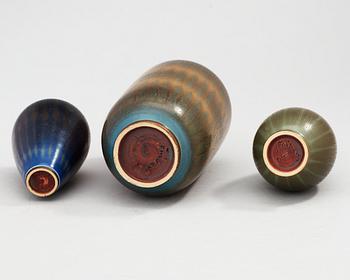 A set of three Berndt Friberg stoneware vases, Gustavsbergs Studio 1956-57.