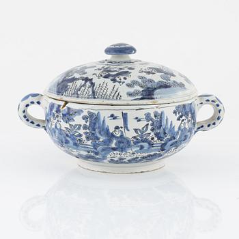 A faiance tureen s.k. kallskålskål, 18th Century.