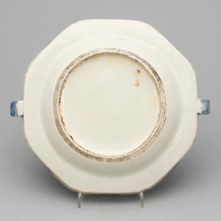 VÄRMEFAT, porslin, Kina, Qianlong, 1736-1795.