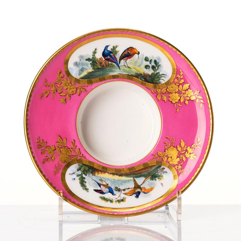 Trembleuse med kopp och lock, mjukt porslin. Frankrike, "Sèvres", 1800-tal.