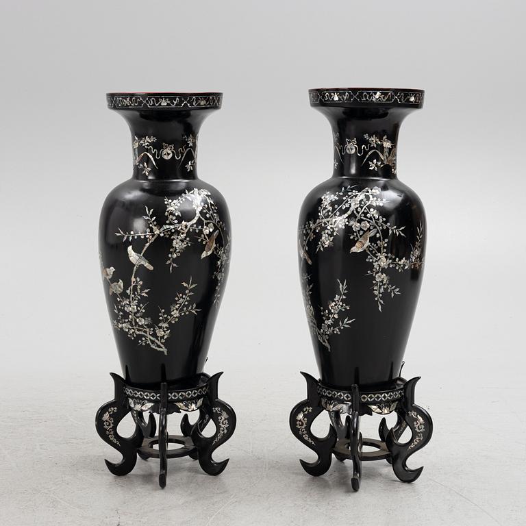 A pair of lacquer ware urns, Japan, early 20th century.