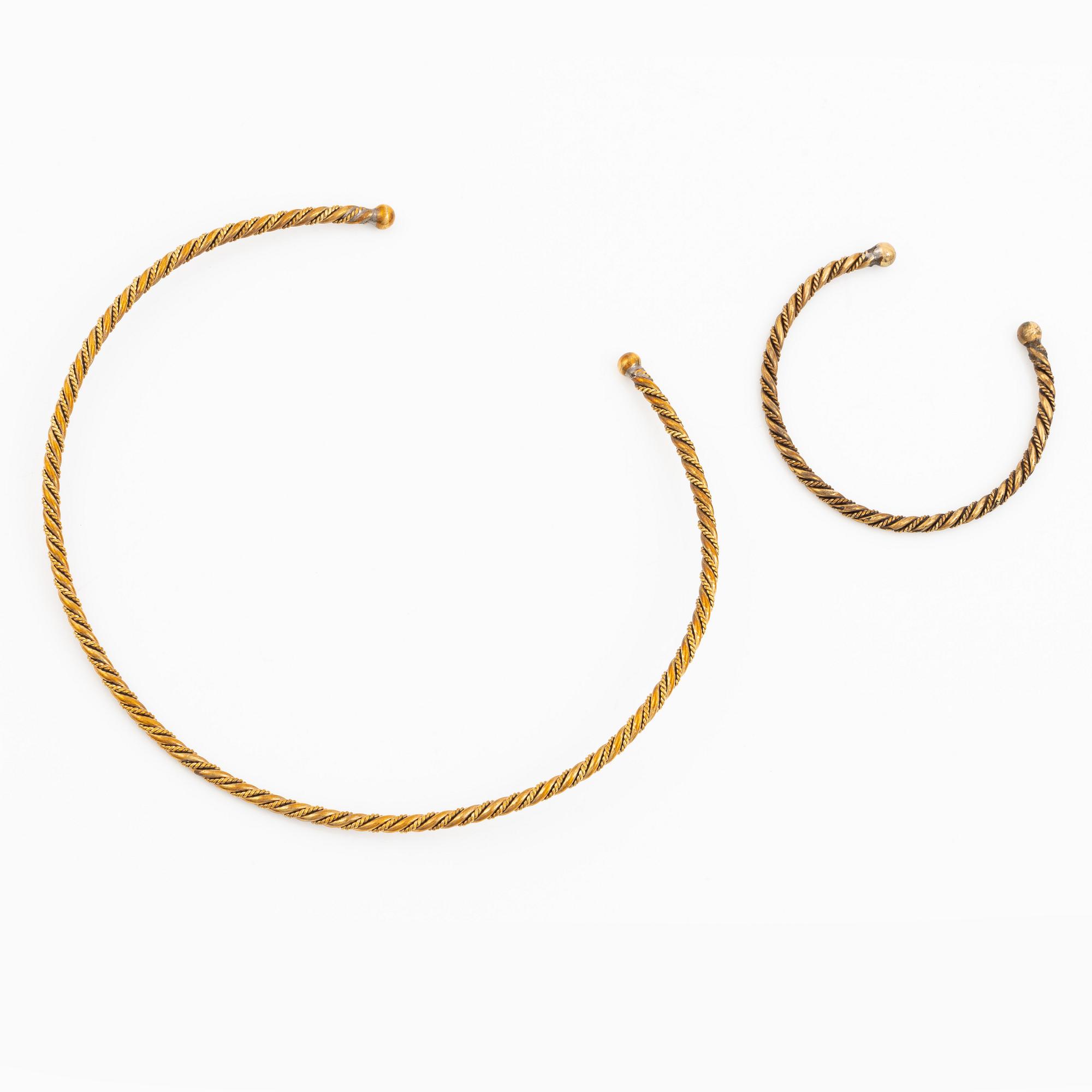 Neck collar and arm ring, bronze, copy after Viking ornament.