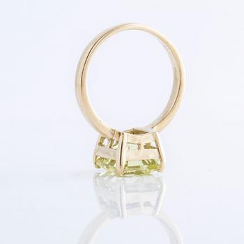 A yellow quartz ring.