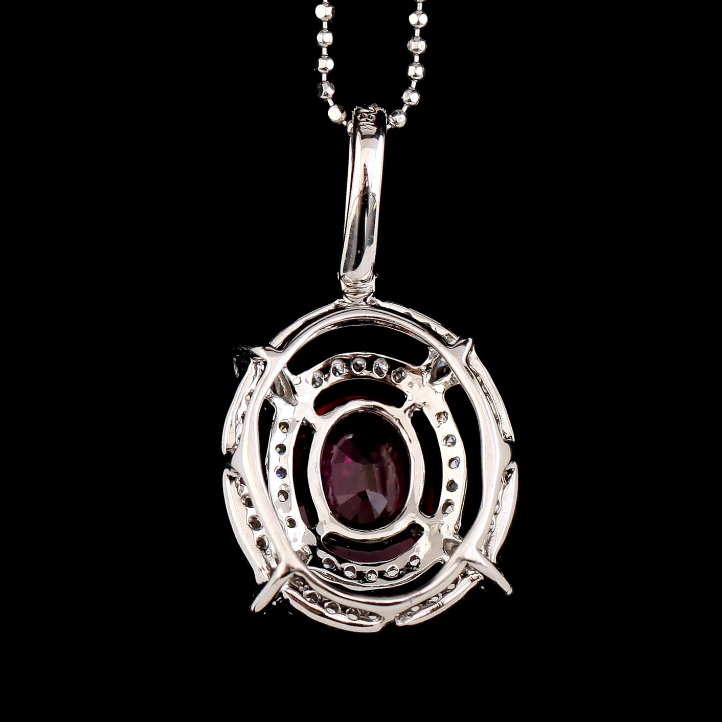 HÄNGE MED KEDJA, 18K vitguld, rubin, briljantslipade diamanter.
