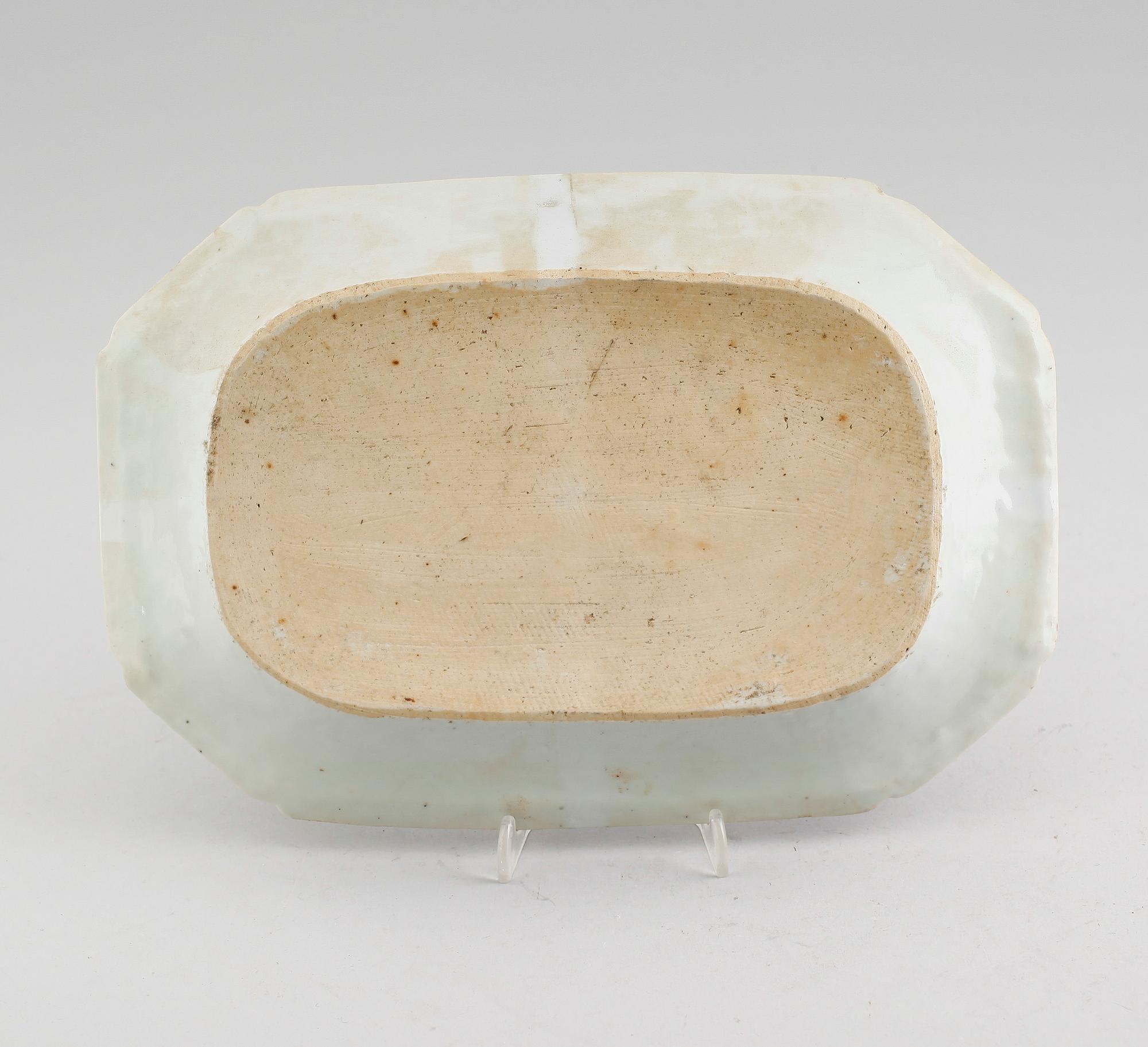 STEKFAT, porslin, Kina, Qianlong 1736-1795.