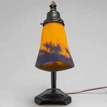 MULLER FRES LUNEVILLE. A table lamp.