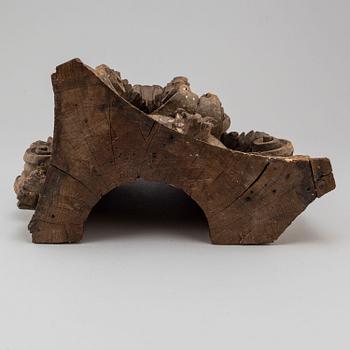 An 18th century carved wood corinthian capital.