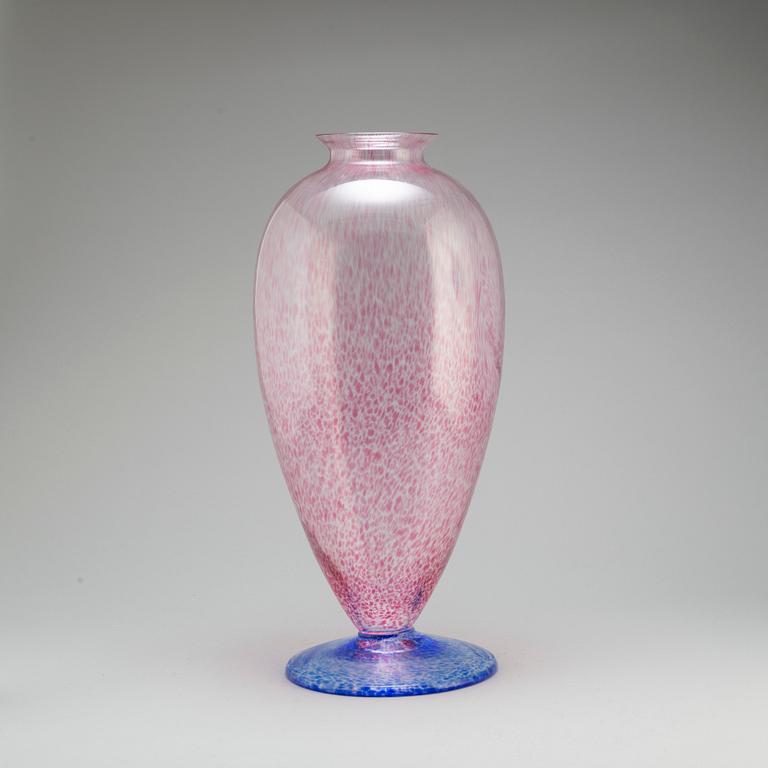 A glass vase by Lars Sestervik, Lindshammar, signed and dated 90.