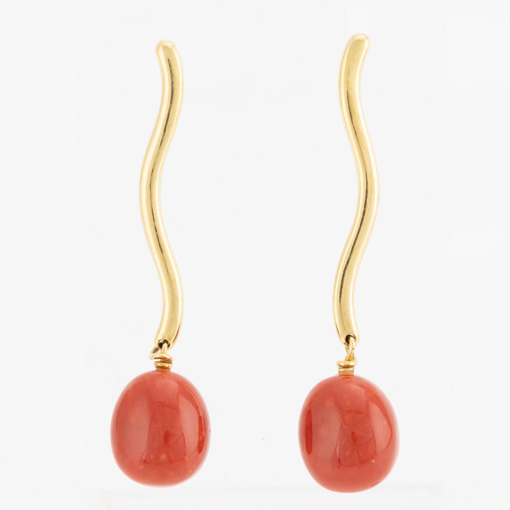 Earrings, 18K gold with coral.