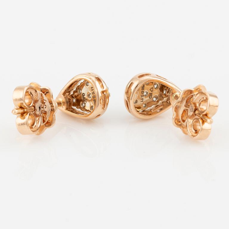 Drop-shaped earrings with brilliant-cut diamonds.