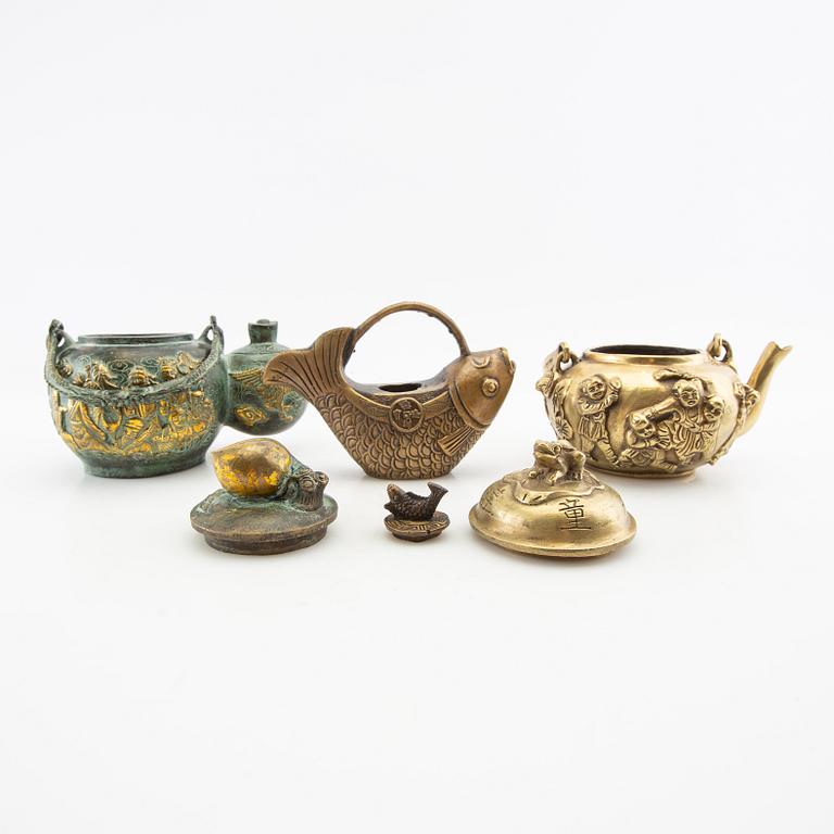 Teapots 3 pcs China/Japan 20th century bronze.